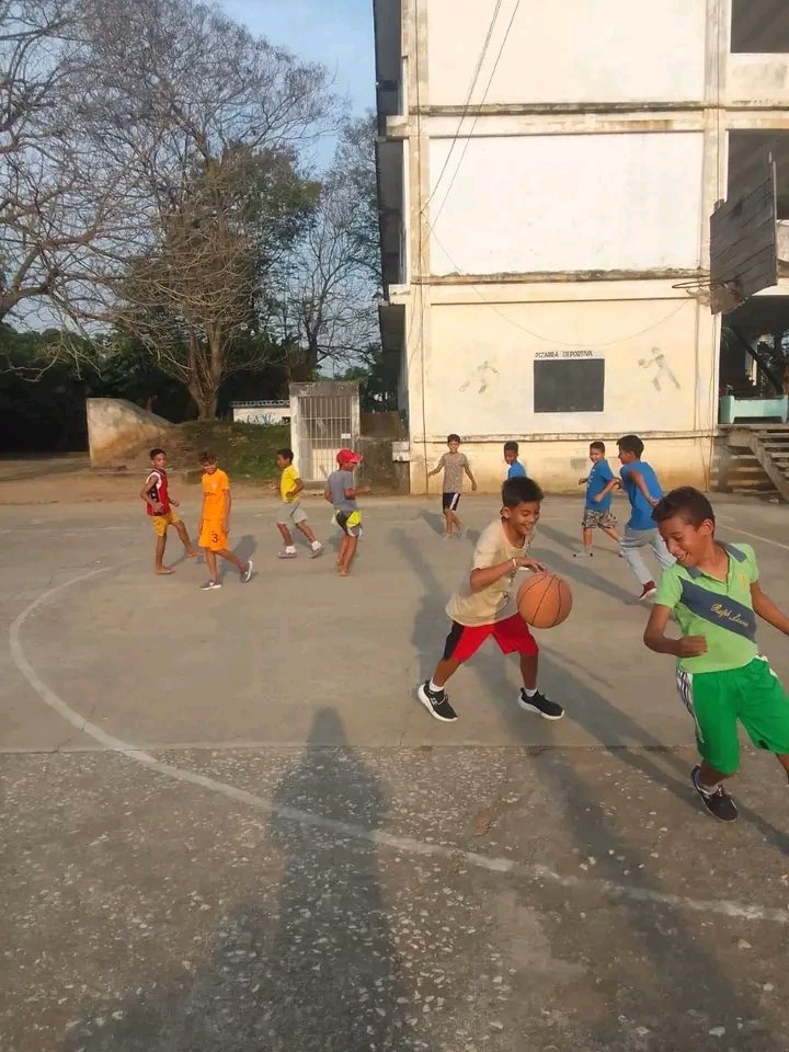 MarilisMor40555's tweet photo. Disfrutando todas las actividades del verano los niños y jóvenes son felices. #VeranoConMiGente #EducacionYara https://t.co/I7TrlVX2cC