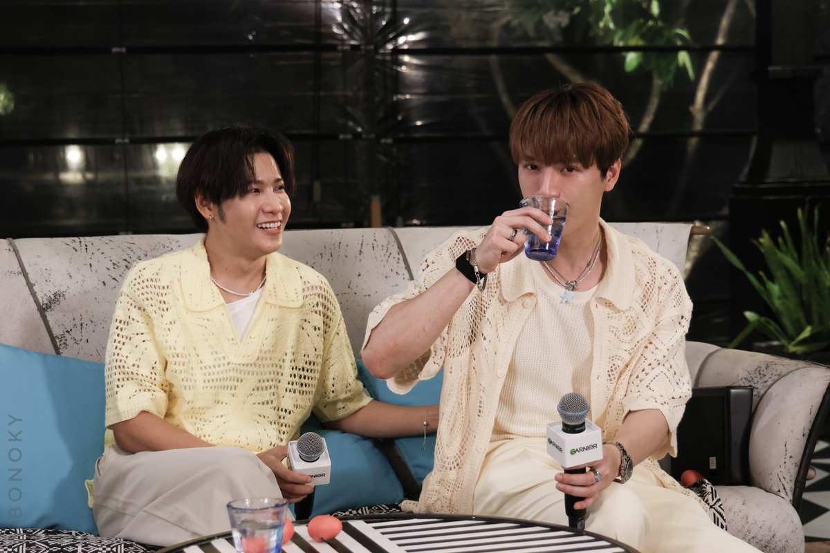 bonoky's tweet photo. หลังจากคนพี่รู้ว่า น้องซึ้งมา
ยิ้มไป มองไป 😊

#GARNIERMOCHIMALDIVESXKRISTSINGTOD2
#คริสสิงโต
1 Aug'26 https://t.co/D9CSv8Mr0O