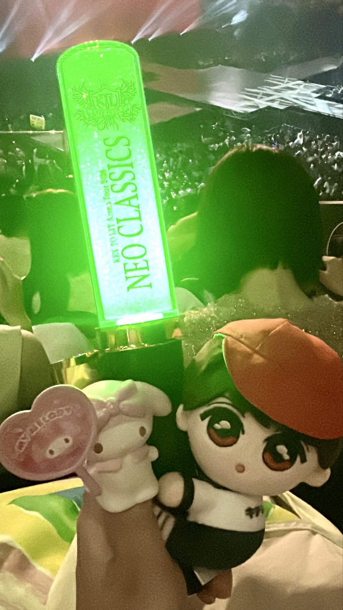 yu2000_r's tweet photo. KEY TO LIT 
瑞希担が誘ってくれて、猪狩担がペンラ貸してくれて入ってきたー
特攻バンバンで踊ってるみじゅも猪狩もかっこよかったー♡
じーらいおんは、もういかないねwww https://t.co/kuFeXR0fUw