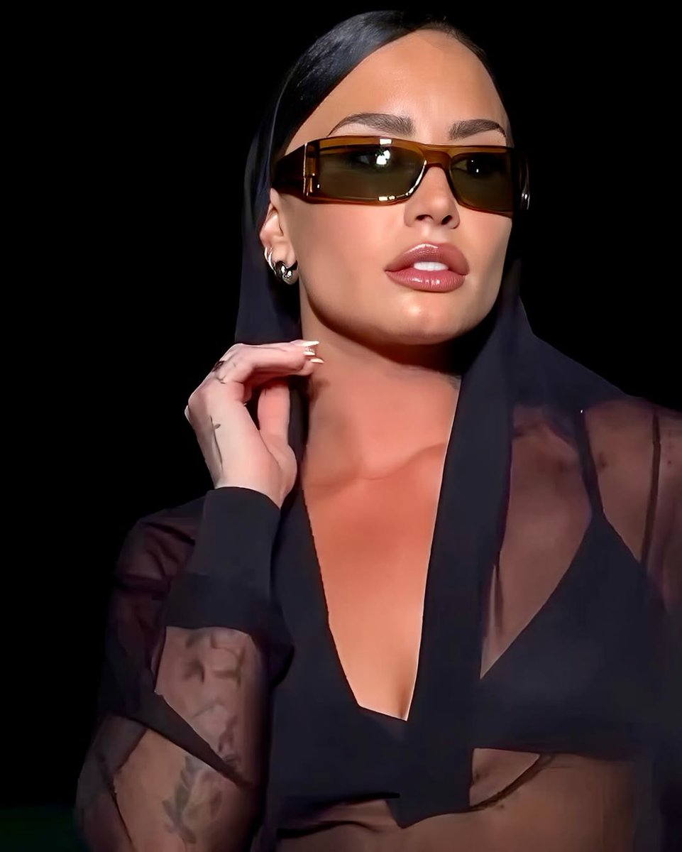 demi lovato gallery tweet media