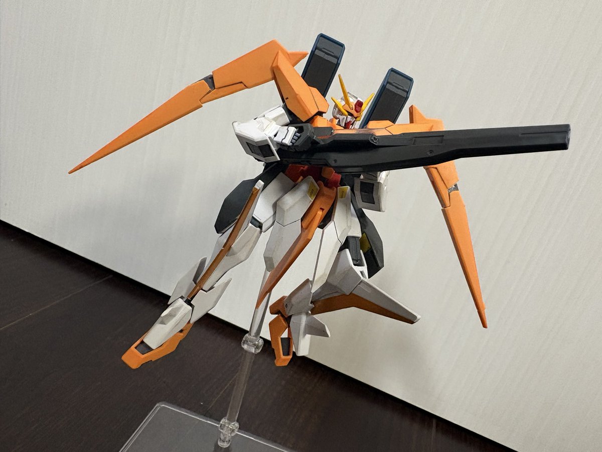 kmuroi231's tweet photo. HGアリオスガンダム。
ここ2ヶ月くらいはOOのMSを作成。
部分塗装、墨入れ、つや消し、軽くウェザリング。
肩周りが少し弱いけど、飾っておく分には問題ないかな。
#ガンプラ
#ガンダムOO https://t.co/FUTMLBCaRo