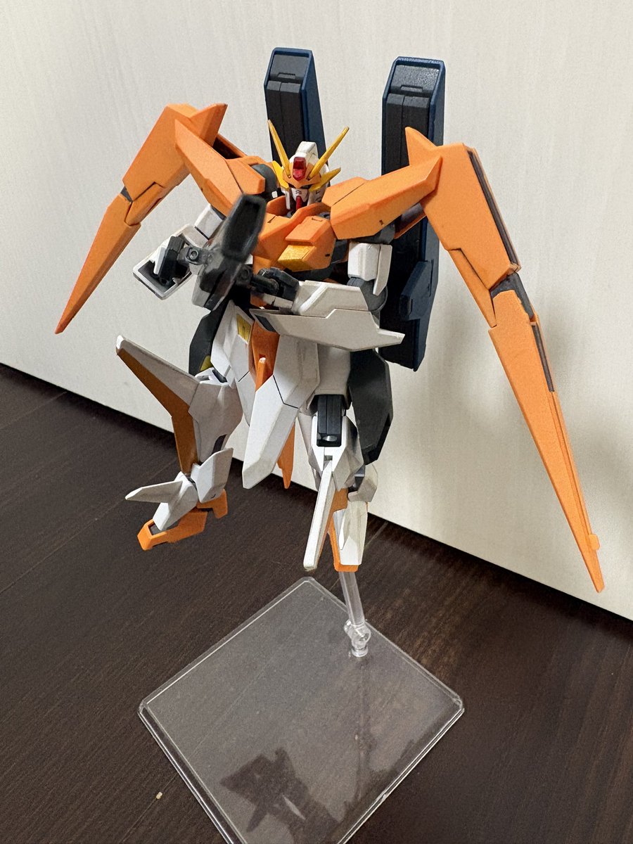 kmuroi231's tweet photo. HGアリオスガンダム。
ここ2ヶ月くらいはOOのMSを作成。
部分塗装、墨入れ、つや消し、軽くウェザリング。
肩周りが少し弱いけど、飾っておく分には問題ないかな。
#ガンプラ
#ガンダムOO https://t.co/FUTMLBCaRo