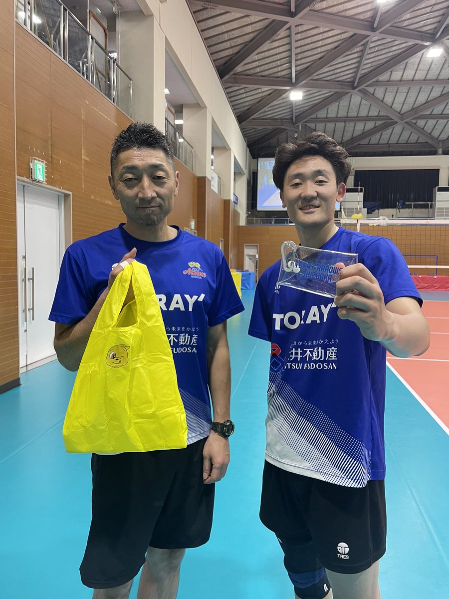 TORAY_ArrowsMEN's tweet photo. ／
𝐓𝐎𝐑𝐀𝐘 𝐀𝐑𝐑𝐎𝐖𝐒 𝐒𝐇𝐈𝐙𝐔𝐎𝐊𝐀
𝐎𝐅𝐅𝐈𝐂𝐈𝐀𝐋 𝐅𝐀𝐍 𝐂𝐋𝐔𝐁

選べる入会特典🎁
＼

PLATINUM・GOLD・REGULAR会員は、3種類の中からお好きな入会特典をお選びいただけます✨

✅ ガジェットポーチ
✅ アロッチのどこでもマット
✅ クリアポーチ付きエコバッグ

さらに、ジュニア会員には「アロッチのナップザック」をご用意しています🎒✨

📅受付開始
8月5日（火）12:00～

🔗詳細はこちら
https://t.co/WbrNEMC0mT

#東レアローズ静岡
#torayarrowsshizuoka 
#大同生命SVリーグ