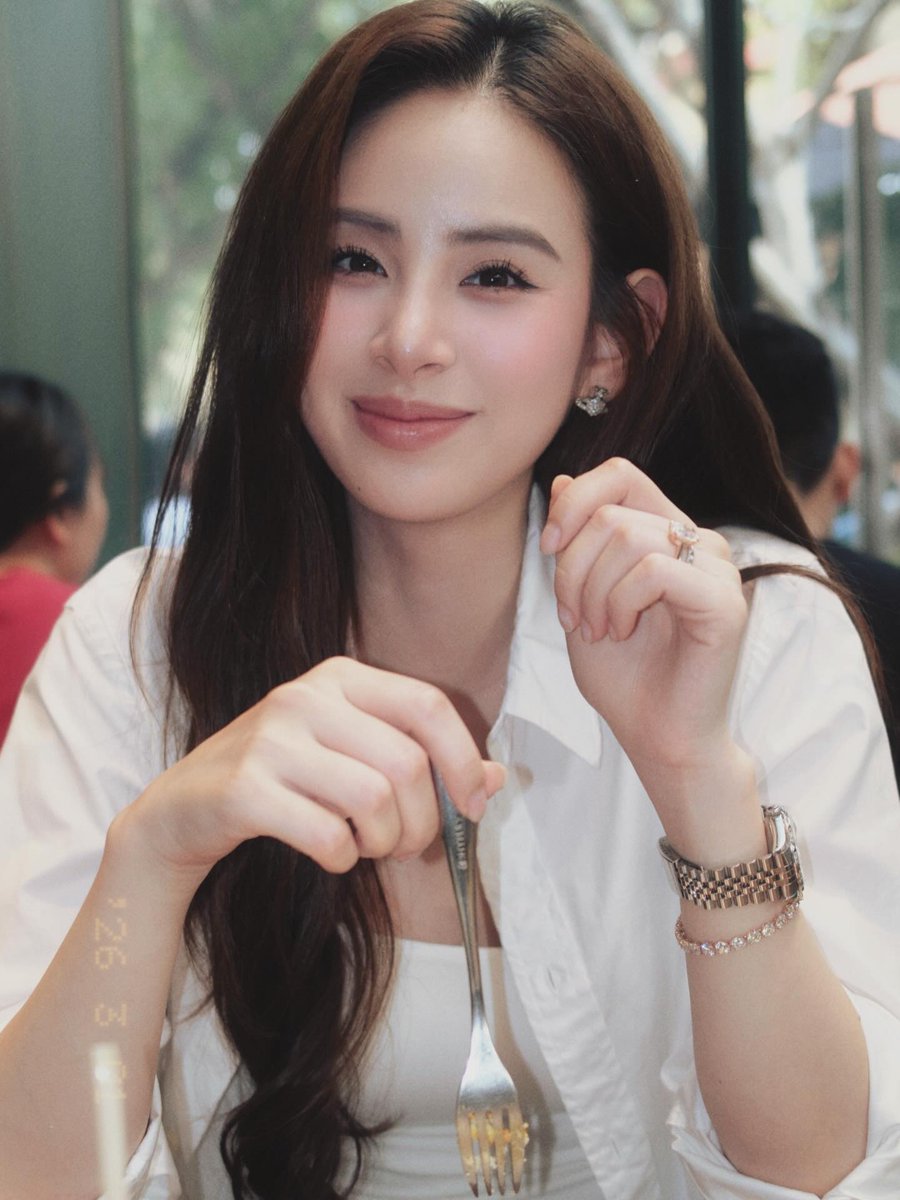 lienhuong2011's tweet photo. 28 happy anniversary 💞 https://t.co/pZrpQ3JUl8