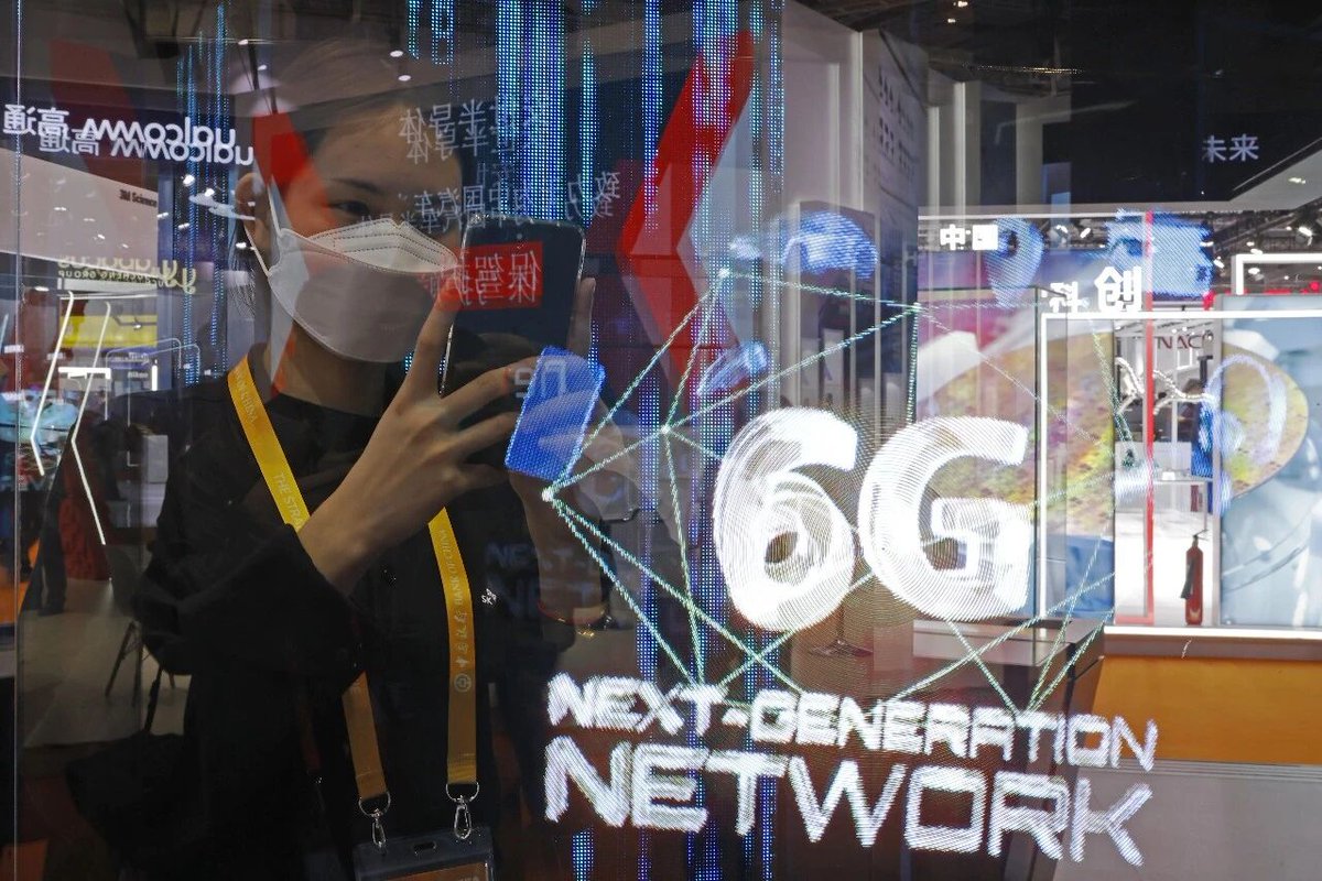 i__Truth's tweet photo. 【5G没拦住中国，美国又想在6G上使绊】美国商务部下属的国家电信和信息管理局(NTIA)日前宣布启动“6G领导力与安全行动号召”。核心任务是统一协调美国盟友们的6G战略，力争在2030年代推进6G正式商用前做好准备。虽然全文没有明确提及中国，但其战略意图显而易见。https://t.co/xVggfBnotL https://t.co/Ec4MysvqfF