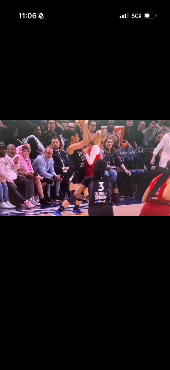 Gregory05045633's tweet photo. Defensive Foul or is the WNBA sending a message @sophaller ? Quit it #WNBA https://t.co/8acpFKvKII