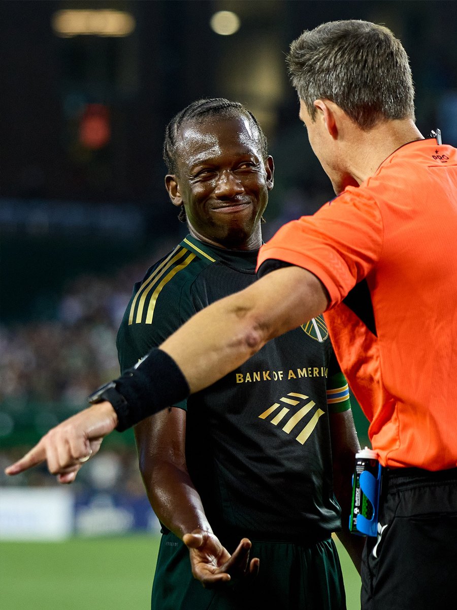 TimbersFC's tweet photo. Let’s gather around the bonfire and sing our bonfire song 🔥 🎶 https://t.co/i7lHAUXOTX