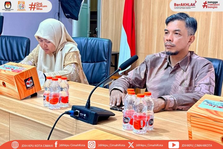 JdihCimahi's tweet photo. Hai #SobatJDIH KPU, Ketua Divisi Hukum dan Pengawasan KPU Kota Cimahi Emsidelva Okasti, Ketua Divisi Teknis Penyelenggaraan Pemilu Yosi Sundansyah, Kasubbag Teknis Penyelenggaraan Pemilu dan Hukum Wina Winiarti beserta Staf dan para CPNS Sekretariat KPU Kota Cimahi mengikuti MH https://t.co/6fuLYvS81E