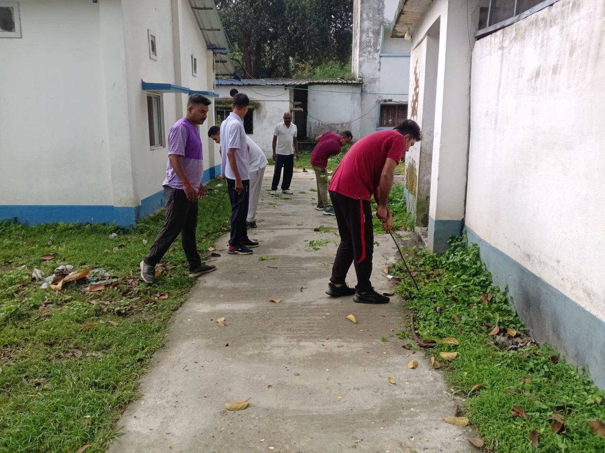 RaiganjPolice's tweet photo. On 02.08.2026, a Shramdaan programme was conducted at Raiganj Police Line, where officers and personnel voluntarily participated in cleaning and maintaining the premises, reaffirming their commitment to cleanliness, discipline, and teamwork.
#RaiganjPD
#WBP
#WestBengalPolice https://t.co/7ErSEyRRFK