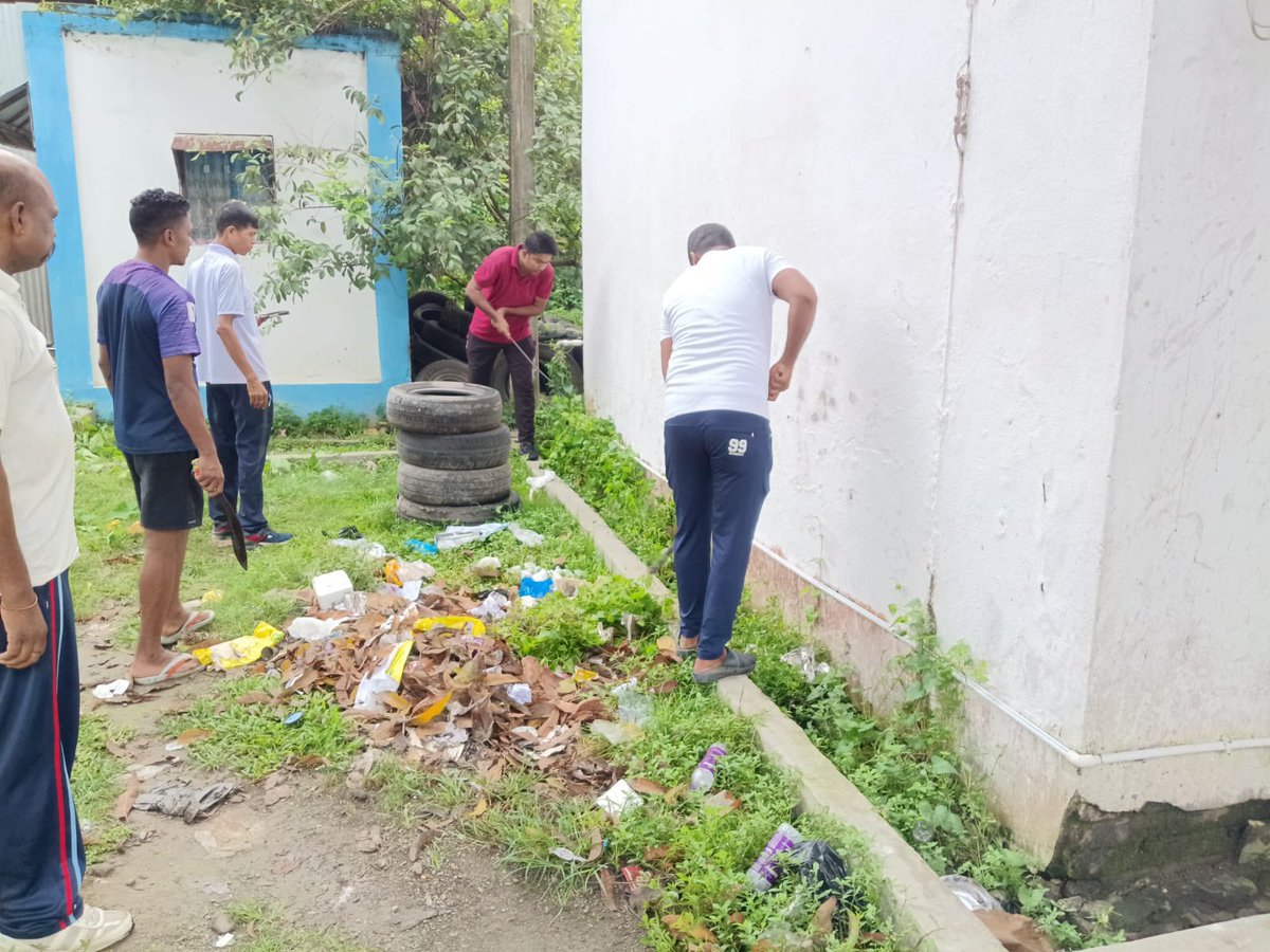 RaiganjPolice's tweet photo. On 02.08.2026, a Shramdaan programme was conducted at Raiganj Police Line, where officers and personnel voluntarily participated in cleaning and maintaining the premises, reaffirming their commitment to cleanliness, discipline, and teamwork.
#RaiganjPD
#WBP
#WestBengalPolice https://t.co/7ErSEyRRFK