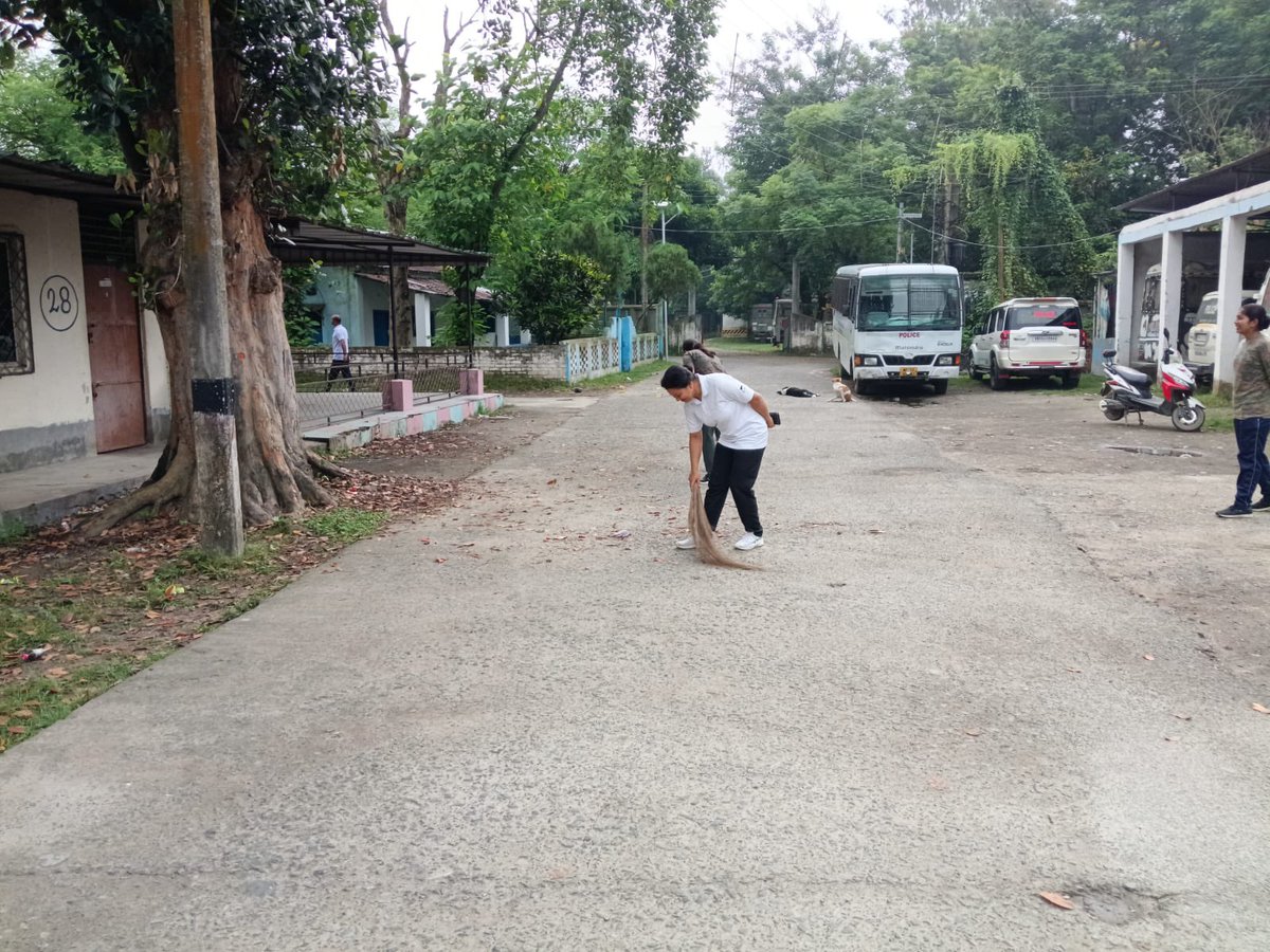 RaiganjPolice's tweet photo. On 02.08.2026, a Shramdaan programme was conducted at Raiganj Police Line, where officers and personnel voluntarily participated in cleaning and maintaining the premises, reaffirming their commitment to cleanliness, discipline, and teamwork.
#RaiganjPD
#WBP
#WestBengalPolice https://t.co/7ErSEyRRFK