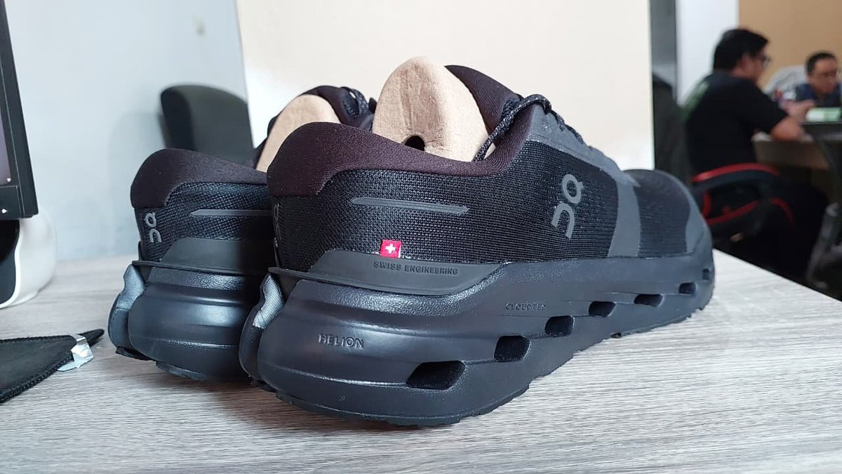 urnxtbestfriend's tweet photo. WTS/Jual ON CLOUD "On CLoudrunner 3"
Ukuran 43 BNIB
Fresh Unused fullset dengan box
Yang minat bisa dm jual rugi aja
Lokasi Tangerang, Karawaci #zonauangㅤ #sepatu #jualan #Oncloud https://t.co/BG8ZvVJWqH
