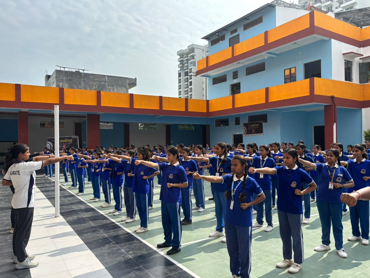 manavacademy's tweet photo. @jyotisi33378356 के नेतृत्व में #वाराणसी में छात्रओं को लगातार दिया जा रहा सेल्फ डिफेंस का प्रशिक्षण, #अपराजिता के तहत ज्ञान गंगा स्कूल में एक दिवसीय प्रशिक्षण
@narendramodi @PMOIndia @myogiadityanath @myogioffice @UPGovt @deo_varanasi @HimanshuN_ias @VaranasiCdo @UMahilaayog https://t.co/iVtYi8c4z2