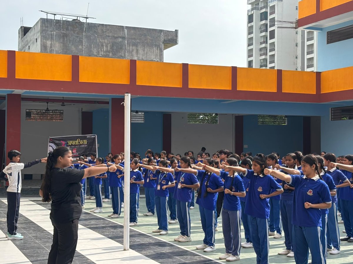 manavacademy's tweet photo. @jyotisi33378356 के नेतृत्व में #वाराणसी में छात्रओं को लगातार दिया जा रहा सेल्फ डिफेंस का प्रशिक्षण, #अपराजिता के तहत ज्ञान गंगा स्कूल में एक दिवसीय प्रशिक्षण
@narendramodi @PMOIndia @myogiadityanath @myogioffice @UPGovt @deo_varanasi @HimanshuN_ias @VaranasiCdo @UMahilaayog https://t.co/iVtYi8c4z2