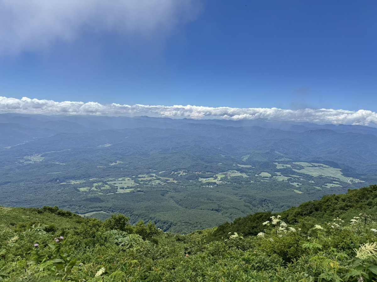 tiba0909's tweet photo. 津軽岩木スカイラインからの岩木山9.5合目付近までちょい登山。
青森一望できて良き

スカイラインでキャンピングカー隊列がゆっくり登っていて久しぶりに油温110℃超えた https://t.co/6ABu3YrNkm