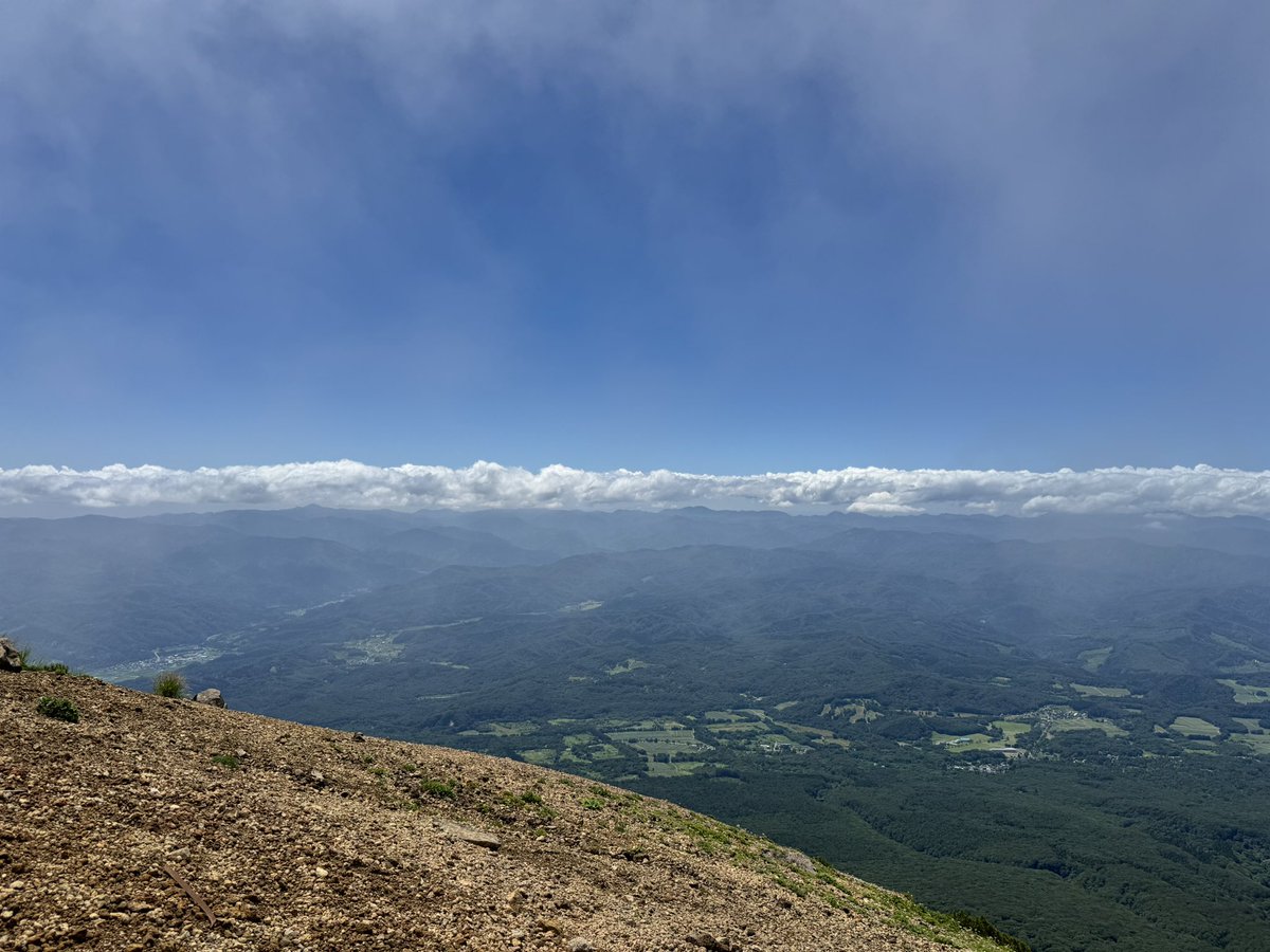 tiba0909's tweet photo. 津軽岩木スカイラインからの岩木山9.5合目付近までちょい登山。
青森一望できて良き

スカイラインでキャンピングカー隊列がゆっくり登っていて久しぶりに油温110℃超えた https://t.co/6ABu3YrNkm