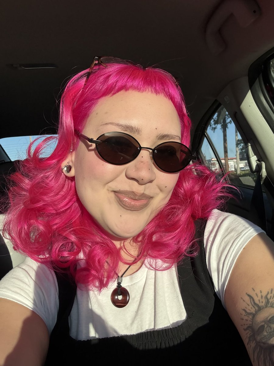 guhgarsh's tweet photo. angels have pink hair https://t.co/wrGgGFdlCE