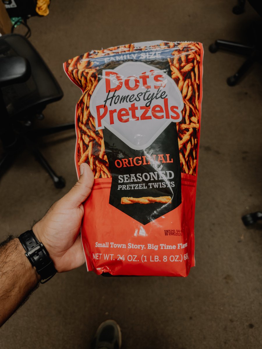 BenyComeBack's tweet photo. This is my favorite angle whenever something is in my hand. https://t.co/iMTf7QZzWn