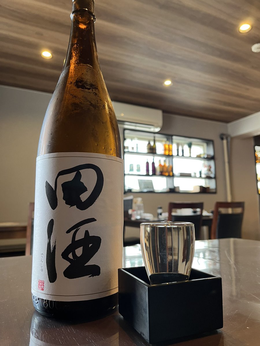 agwna9m's tweet photo. 昨日の寿司活🍣
ランチが安いときいて遠出してみました。
カニとタイが入ってて嬉しい。
そして日本酒は田酒。
米の旨味がしっかりですね。
大満足なお昼でした。 https://t.co/uFnqdw0VRj