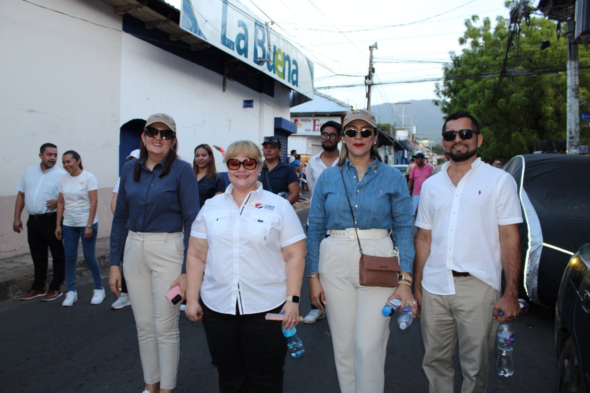 pdtecamarasal's tweet photo. Antes de iniciar el período vacacional, quiero compartirles algunas postales de la inauguración de la Feria del Turismo de nuestra sede en #LaUnion. 

¡Qué alegre ver a las familias disfrutando sanamente! https://t.co/OA9xYVnw0C