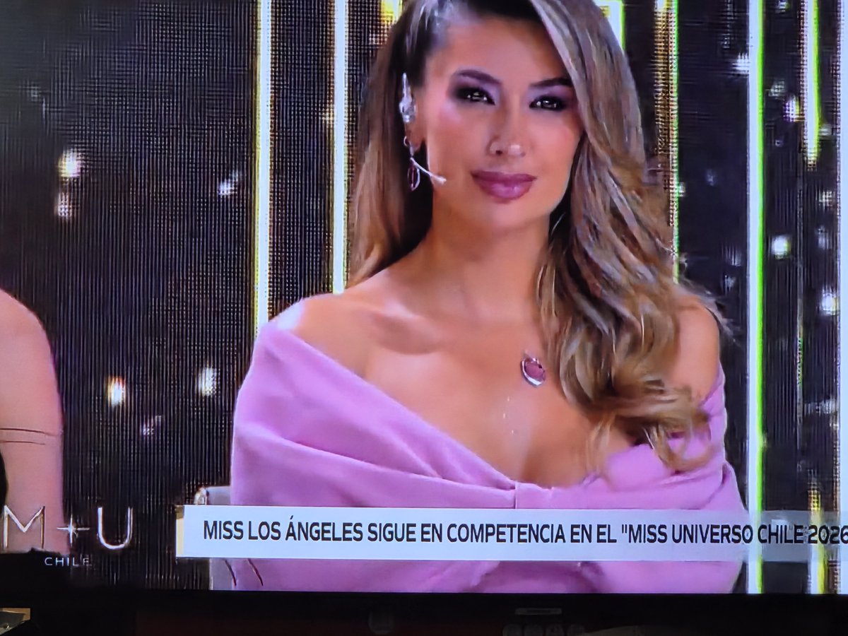 paloespin's tweet photo. ¿Qué hace una patas negras, rompe hogares, de Jurado en
#MissUniversoChile?
La tv no tiene moral 🤨 https://t.co/HLwd3NPvFF