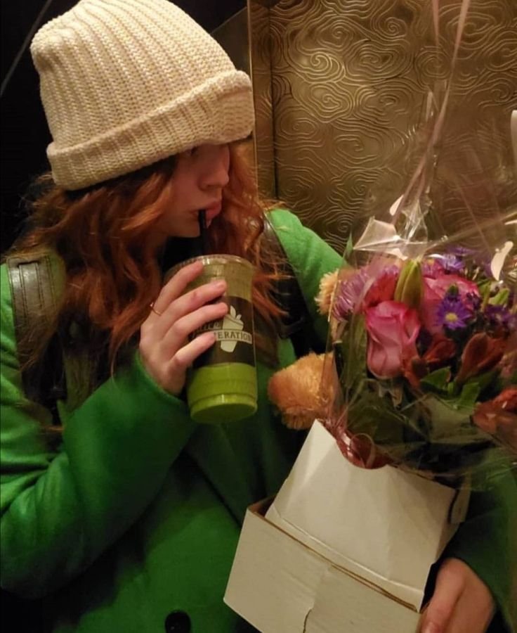 tripiicute's tweet photo. ᅠ ᅠ  

ᅠᅠ ᅠ  Le acaban de regalar unas flores, se pregunta quien ha sido.

ᅠᅠ ᅠ  

ᅠ https://t.co/jyrwmoOPw4