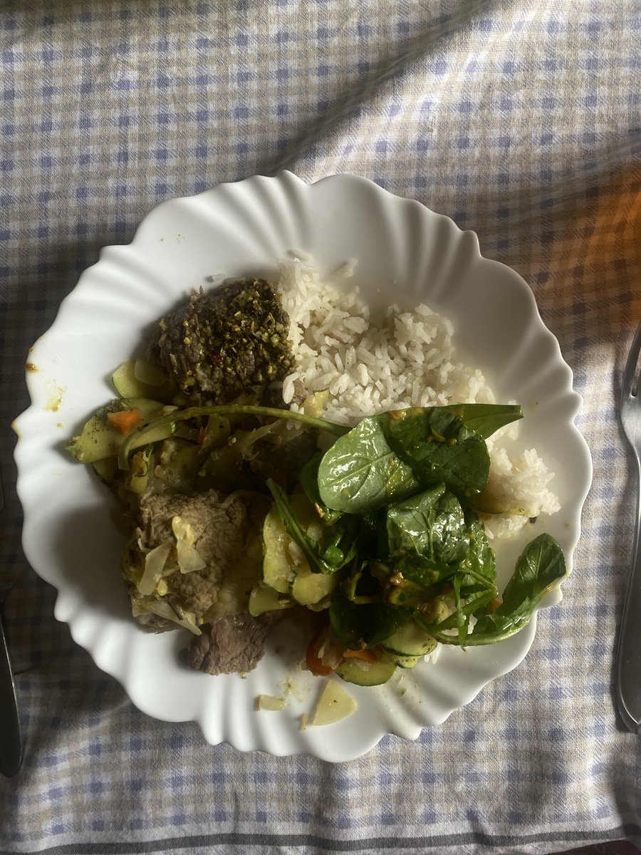 gui_livera's tweet photo. a mulher que casar comigo n passa fome, marolo mt na cozinha https://t.co/QQv6ZJP2eG