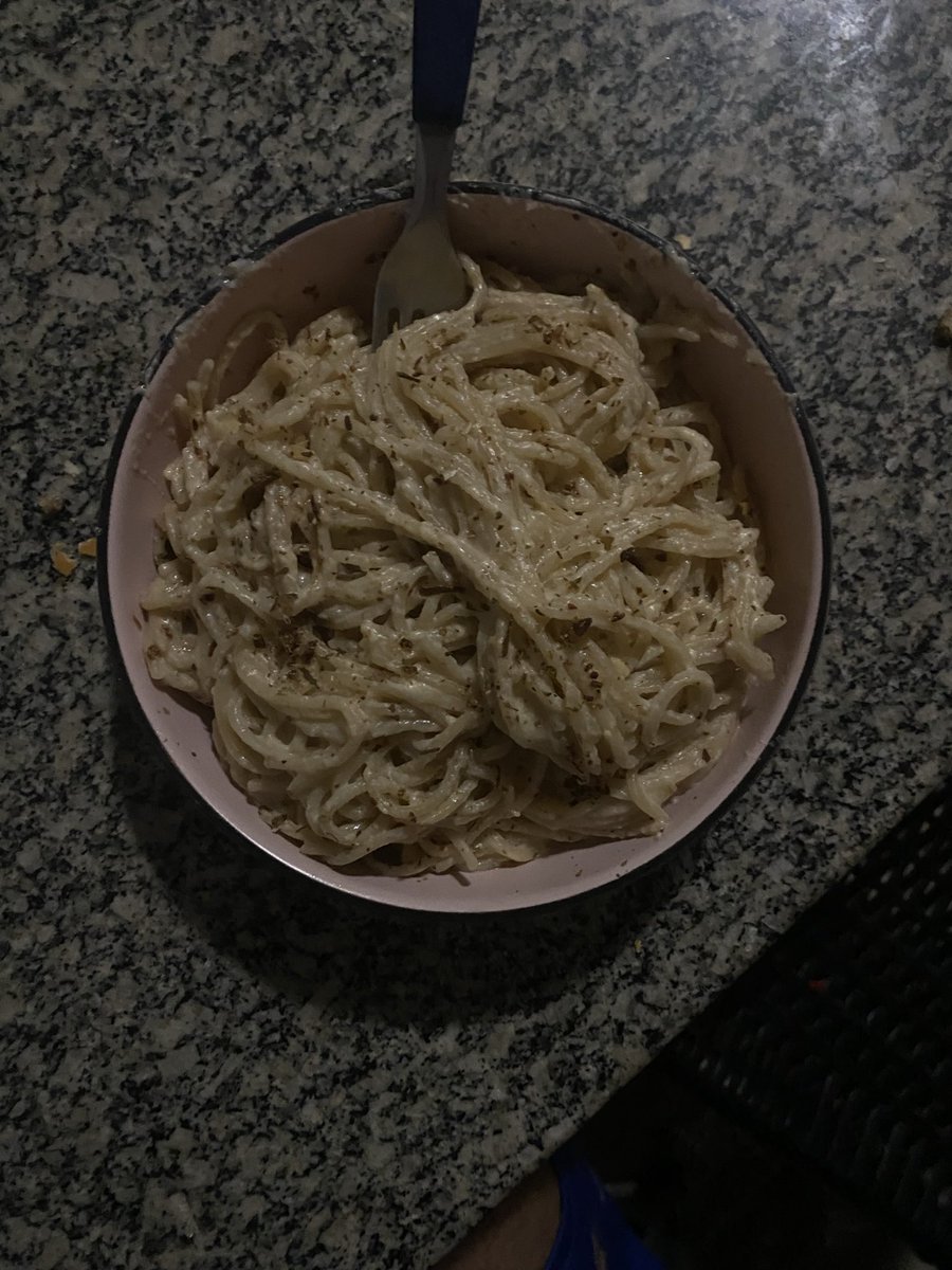 gui_livera's tweet photo. a mulher que casar comigo n passa fome, marolo mt na cozinha https://t.co/QQv6ZJP2eG