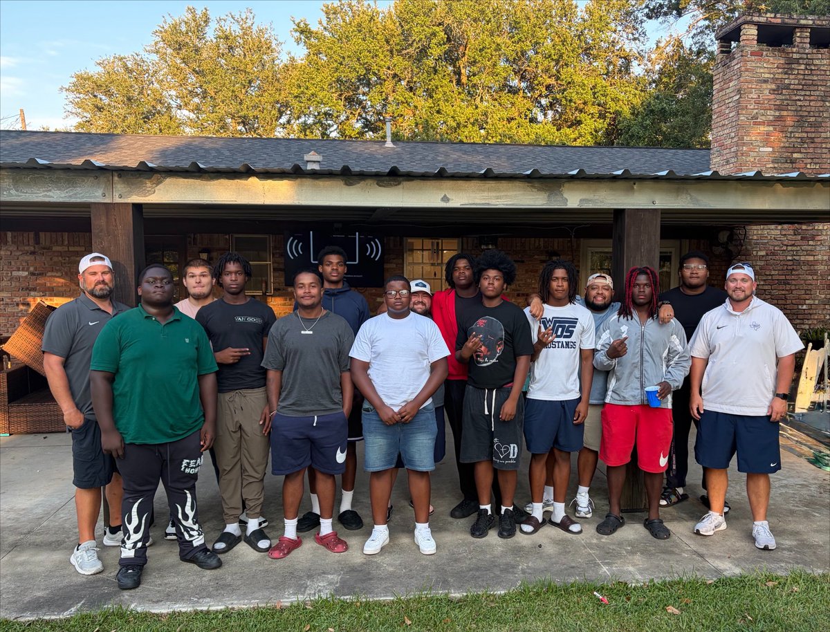Coach_JTrahan's tweet photo. The annual O-Line dinner is in the books. Looking forward to getting to work with the big fellas for another fun year! Big shoutout to the wife for doing her thing again!!
#bandofbrothers
#footballfam https://t.co/2hYA2gstS5