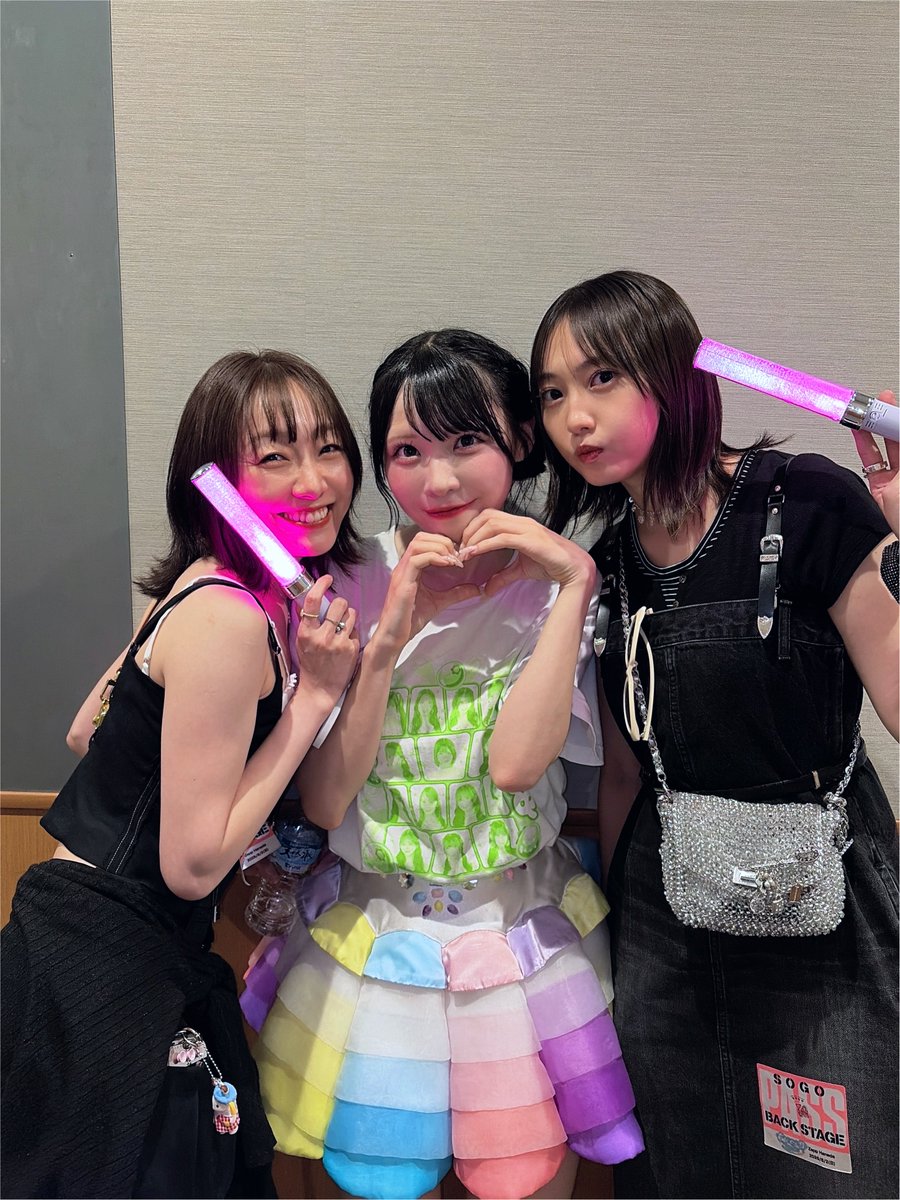 ske48_yuka's tweet photo. 昨日の羽田公演に
私がSKE48に入るきっかけや憧れをくれた
大好きなすだゆりさんが観に来てくれました😭

お二人にライブを観ていただける日が来るなんて...本当に幸せです😭❤️🩵✨

飴ちゃん鷲掴みしてプレゼントしちゃいました😭🍬
ファンの皆さん、今回ばかりはお許しを😭笑

 #SKE48SummerTour2026 https://t.co/P3CNTKmWTz