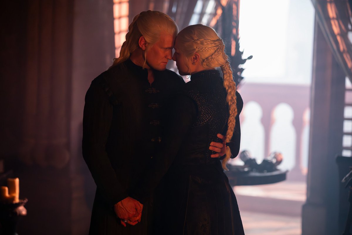 Patri6's tweet photo. In the end, it all begins and ends with Daemon. He is the man Rhaenyra chose long ago to share her path with, and the one she keeps returning to. Please don’t  tell me this is merely a political marriage. 
#HouseOfTheDragon https://t.co/VmJflKq9bk