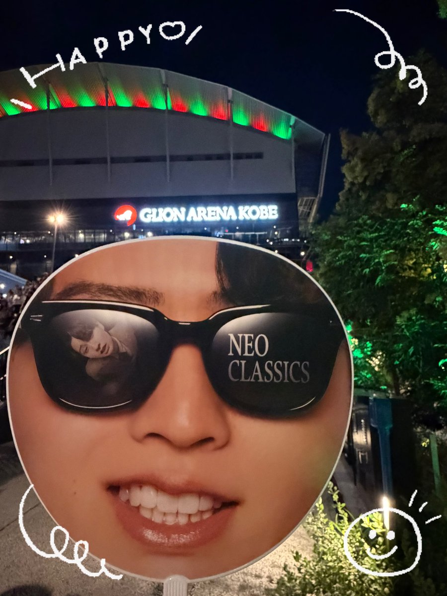 s920eternity's tweet photo. 初神戸！！
非該当は2階席で入れたけど一般のは5階の最後列だった🤣降りるときがめっちゃ怖かった…
5人とも上のほうにめっちゃ手振ってたし周りも座席関係なく盛り上がってた\( °∀° )/
あとは個人的に…襟足が伸びてきたので切っていただきたいです(笑) https://t.co/KL5LtegpWi