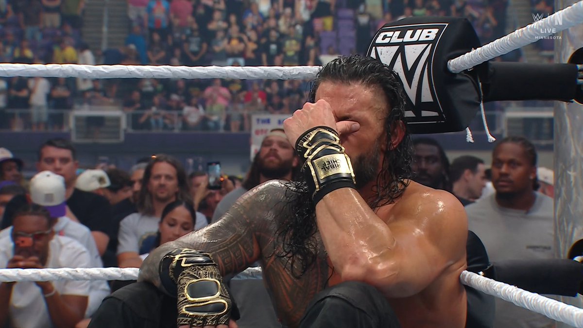 SohamTheGoat's tweet photo. Don't you ever fucking disrespect these two ever. They went out of character after the match and went emotional on the memory of their missing brother Dean Ambrose aka Jon Moxley.. after that 5 star classic they will be brothers forever. 

Thank you Roman &amp; Seth!💐❤️
#SummerSlam https://t.co/JsL38zFqQc
