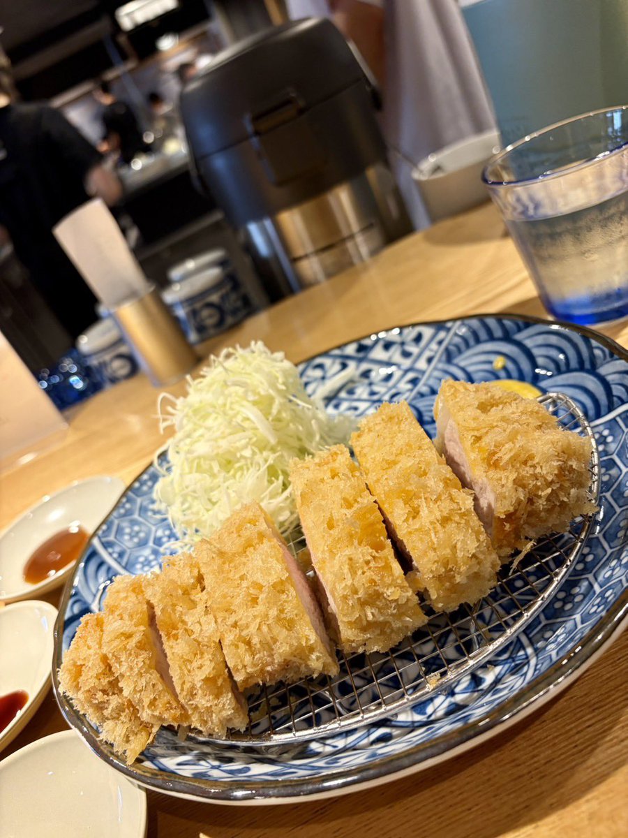 Pochikina's tweet photo. 外苑前のとんかつ屋さん美味しかった！ https://t.co/6ZpusJMsOW