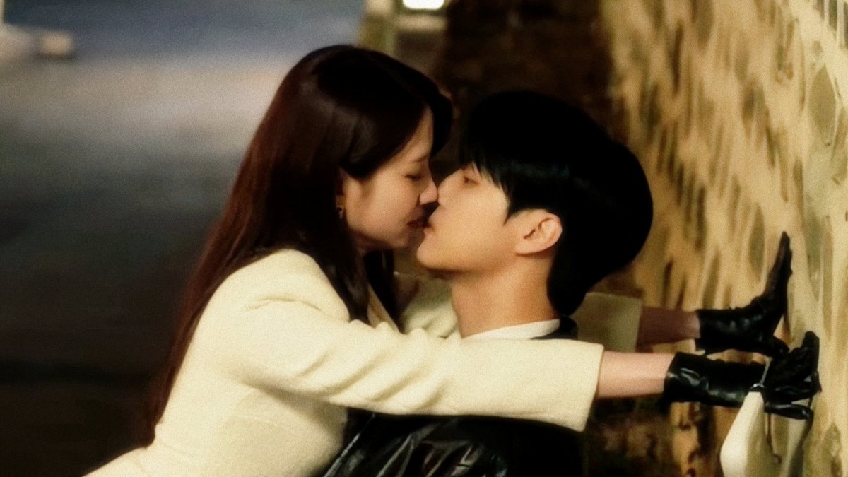 actresseunbin's tweet photo. thank you to whoever came up with the idea of pairing eunbin &amp; sejong 🧎🏻‍♀️ #spookyinlove https://t.co/9HbovLSwYg