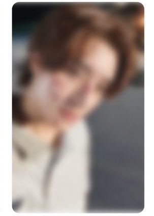 sleeptighting's tweet photo. it’s not even unblurred and i’m already melting. https://t.co/bfq2mAKEBt