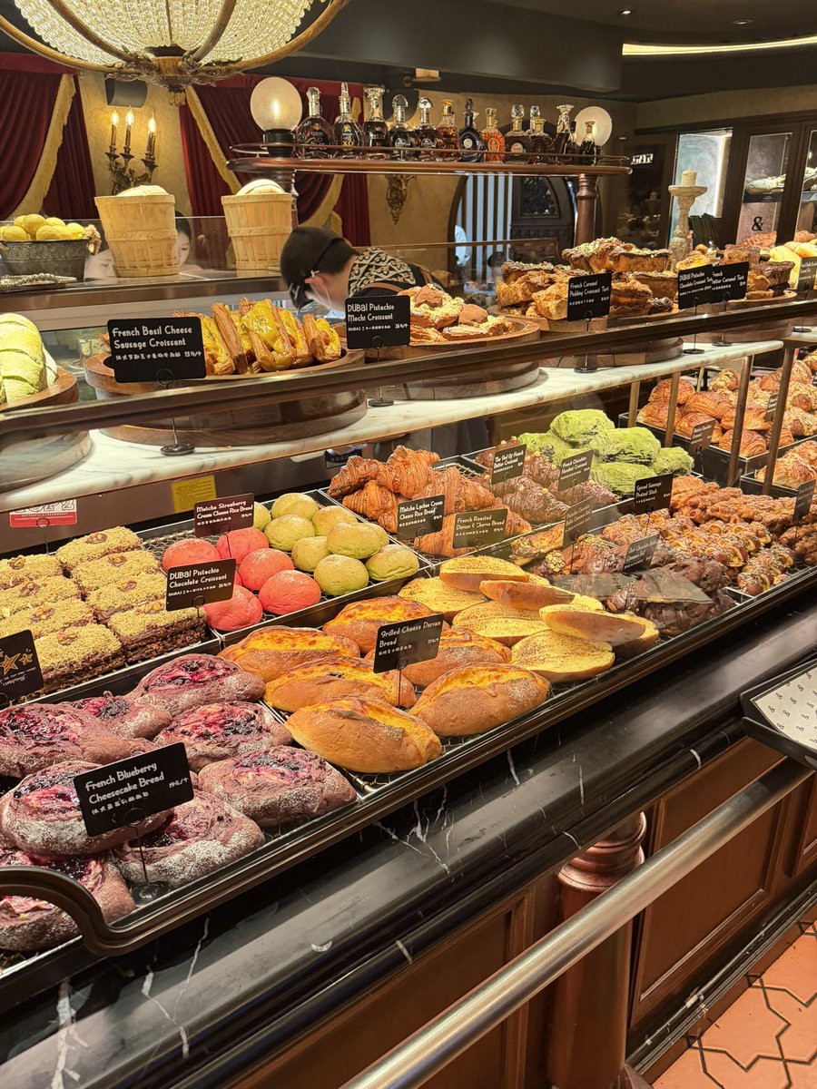 denmacookie's tweet photo. ขอขนมร้านโปรดของทุกคนหน่อย

ในรูปคือร้าน BUTTERFUL &amp; CREAMOROUS ที่เซี่ยงไฮ้ ขนมเริ่ดมาก หวานกำลังพอดี นัว อร่อย เริ่ด เลิศ เฬิฐ 1000000/10 คือแบบชอบมาก อยากกินทุกวัน ฮรือ เสียดายชิมไม่ได้เยอะเพราะว่าเพิ่งอิ่มปิ้งย่างมา 🥹 https://t.co/dA5iwfxoZI