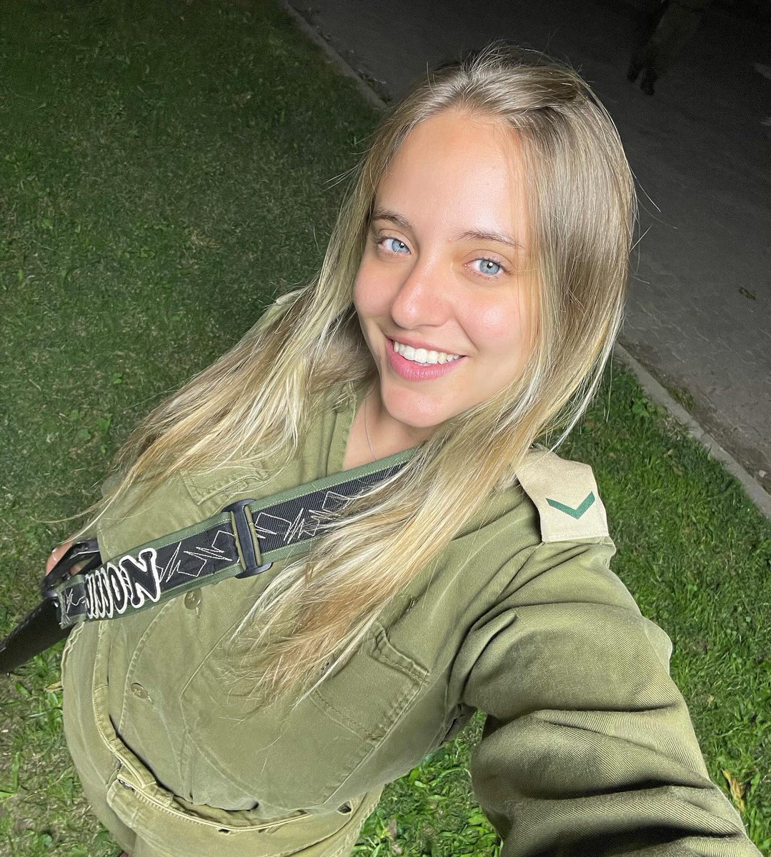 kimberlyhitchin's tweet photo. Say hello to Sgt Major Sisson! ⚔️🇮🇱😭💙 https://t.co/eXY0K4TIhB