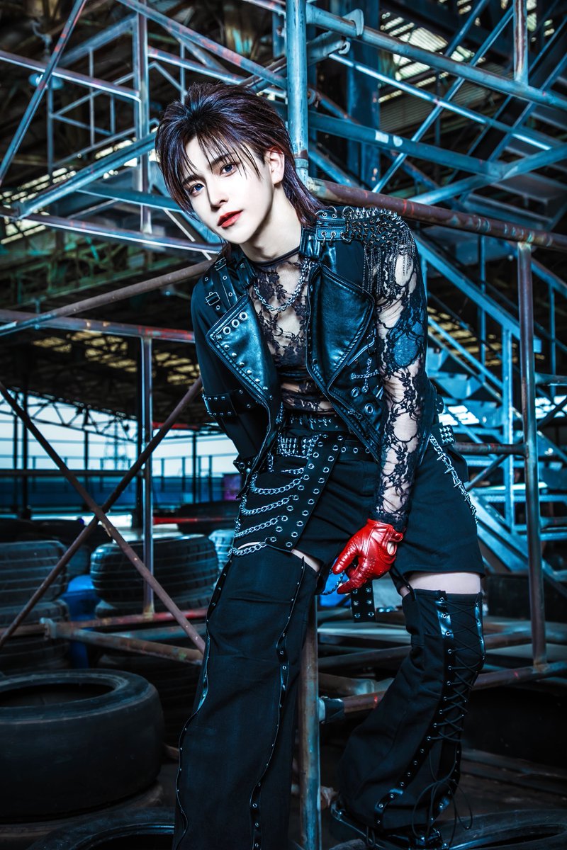 vinanshi_offi's tweet photo. ◤◢◤ 新ビジュアル解禁 ◢◤◢

                      赤色担当
                      萬賀一護
             @vinanshi_ichigo

                   【 重要LIVE 】
             2027.02.01(Mon)
       Zepp DiverCity TOKYO

       ◤　　　　　　　　　 ◥
　      11th ONEMAN LIVE
       ◣　　　　　　　　　 ◢

         𝐑𝐏➕♡＝1000達成で
   𝐧𝐞𝐰個人アー写6人目解禁🗝

◤ ◢◤◢◤◢◤ ◢◤◢◤◢◤ ◢