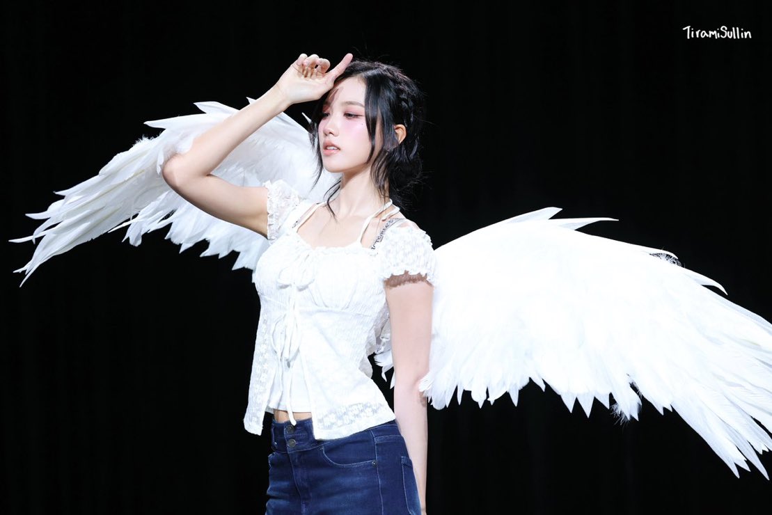 sullynnpill's tweet photo. she’ll be there for you when your wings break https://t.co/CCjKZ6nS9e