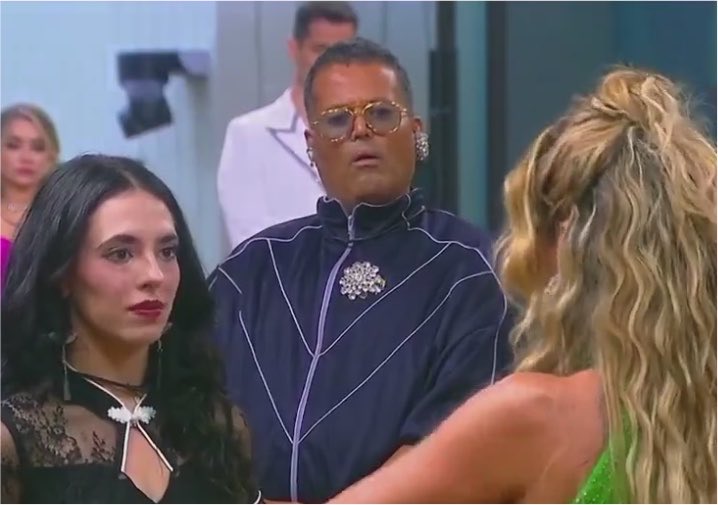 Clauumendez_'s tweet photo. Yo soy Aldo viendo los posicionamientos jajajaja 😆

#LaCasaDeLosFamososMx https://t.co/kSu5vAmyOA