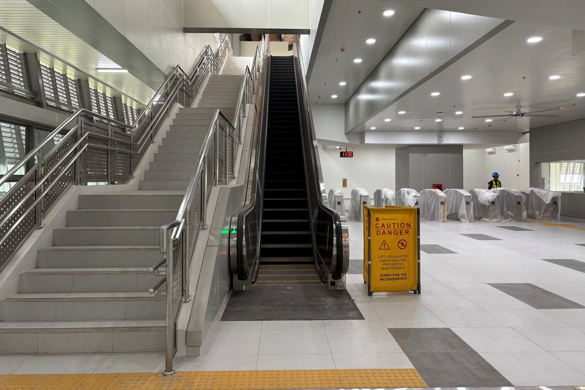 txttransportasi's tweet photo. Stasiun Rawamangun udah siap menyambut penumpang LRT Jakarta ✨ https://t.co/1YEMSNeM0I