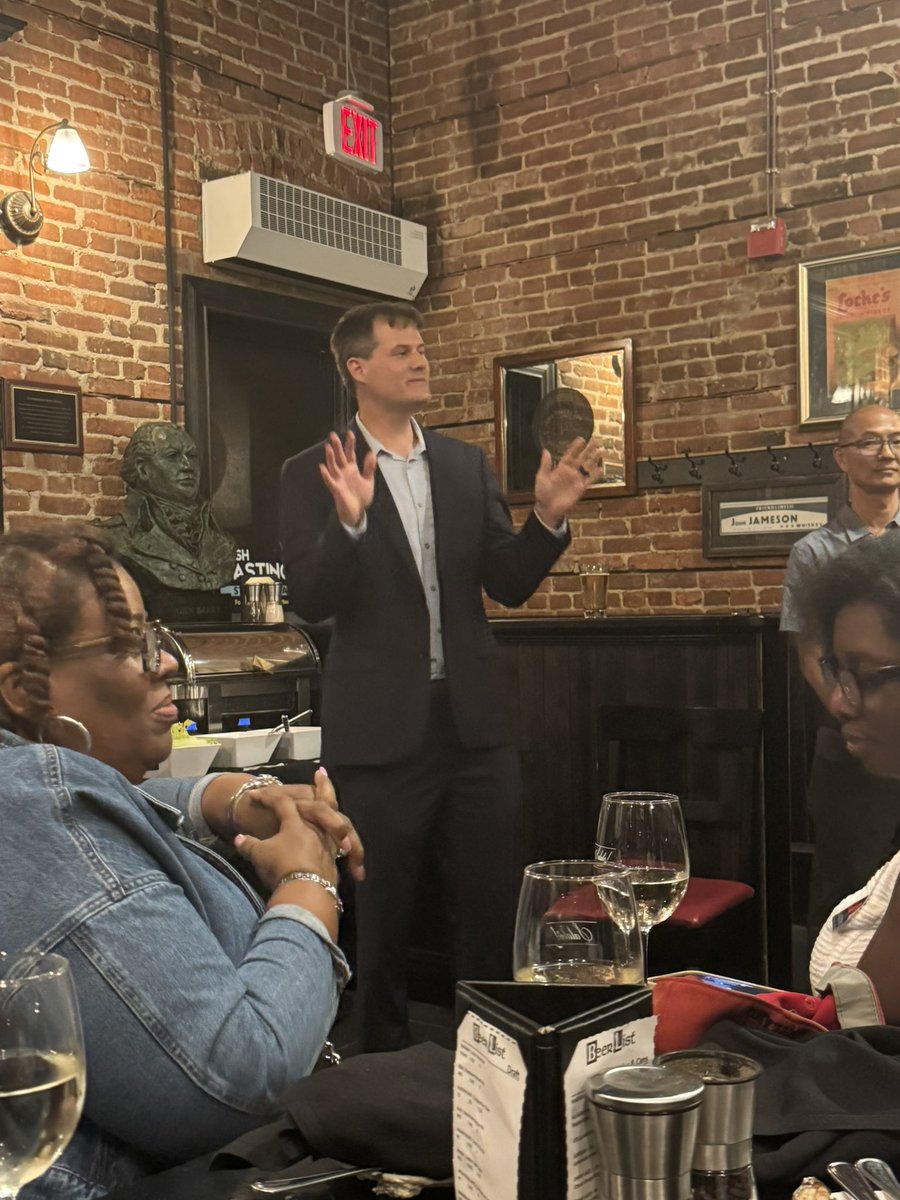 Stinnett_41st's tweet photo. Josh Hastings for Delegate….

I’m back in Annapolis for tomorrow’s special session but first I had to show my support to my friend Democratic Delegate nominee Josh Hastings for District 32B. 

#ElectJHastings https://t.co/IAz0DSWwHw