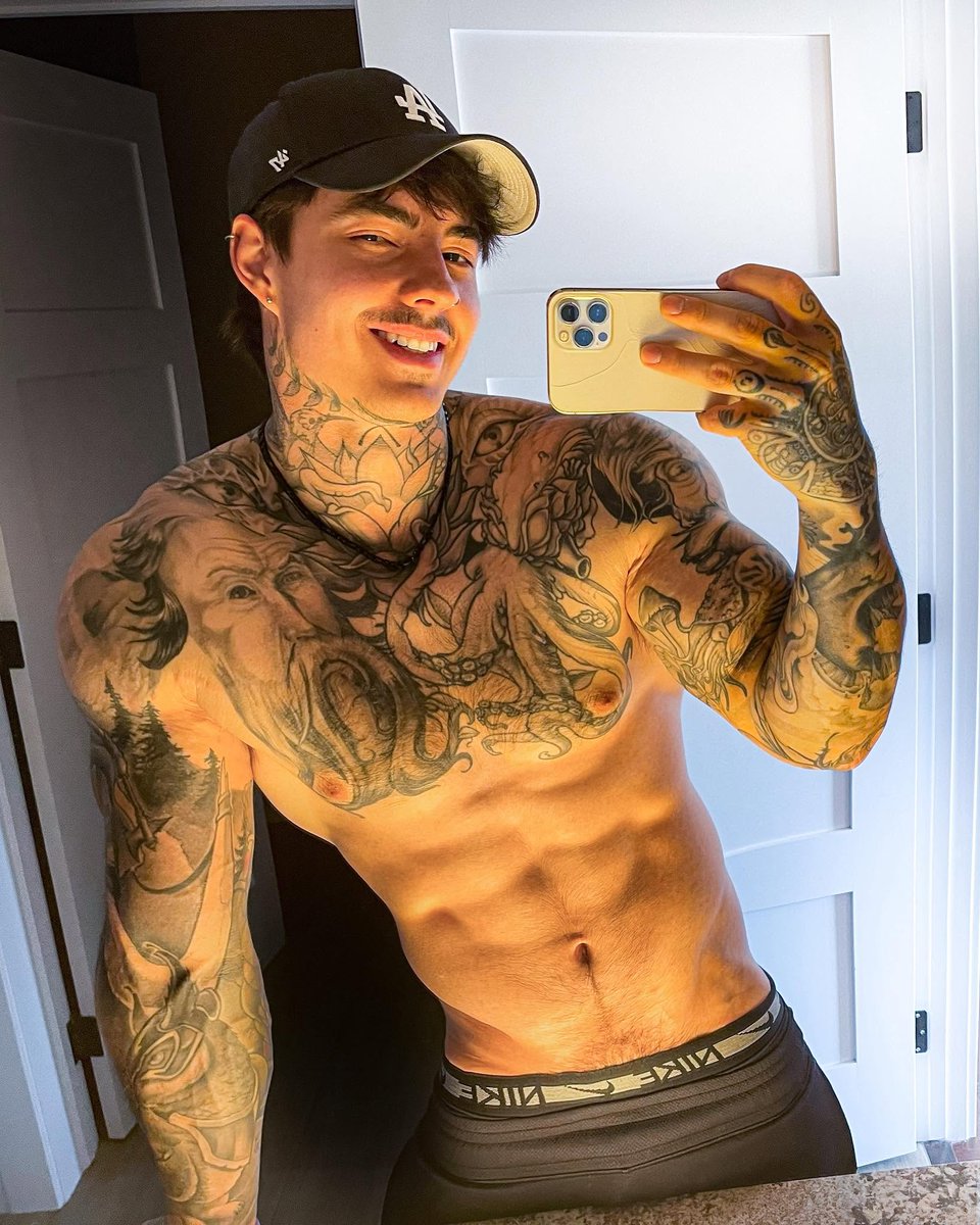thetopshelfmen's tweet photo. Can't decide if he was always hot or just got hotter https://t.co/nclojm7psh