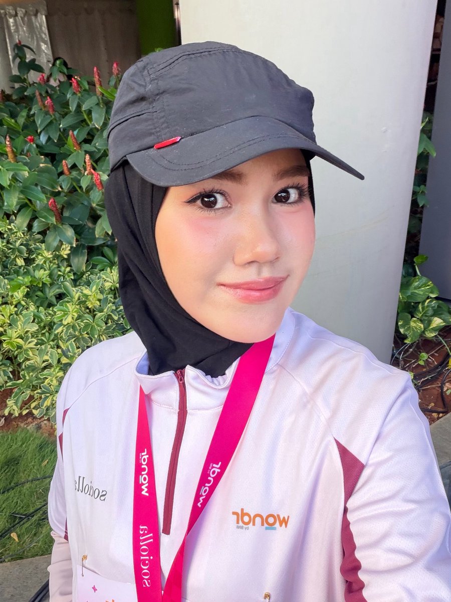 irapersa's tweet photo. nemu cushion tahan banting, mau salim sama yang buat🧍🏻‍♀️

tanpa diset pake powder, terus dipake marathon sampe keringetan gak longsor dong

malah makin glowing😭💗 https://t.co/Bwx7Qj1USD