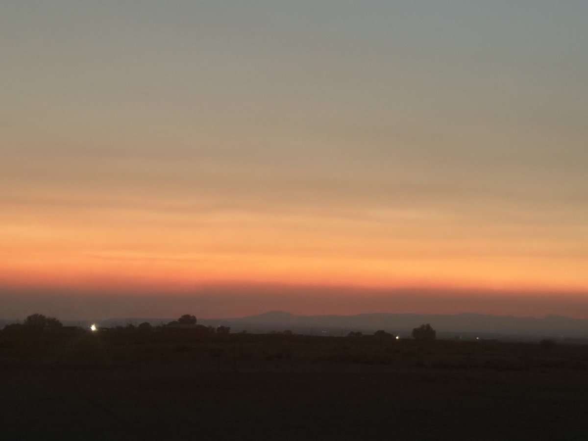 MiketheHET's tweet photo. Yes it’s Smokey but here’s a Wyoming sunset that will hurt Charlie Russel’s heart. Please tell me you know who Charlie Russel is….. https://t.co/MWUIXNxg8R