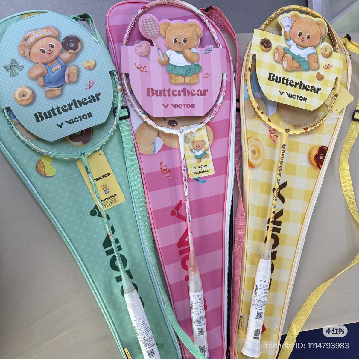 LittleBlue_shop's tweet photo. Victor x Butterbear 🏸

ได้เวลาออกกำลังกายกันแล้วค่าาา
ไม้แบดมินตัน Victor คอลแลปกับ Butterbear พร้อมให้ทีมจับจองเร็ว ๆ นี้ค่ะ น่ารักมากกกกทั้งไม้แบดและอุปกรณ์ต่าง ๆ มาครบเซตให้มีมได้เลือกกช้อปได้ตามความชอบค่ะ

Cr. Xiaohongshu: VICTOR威克多羽毛球、威克多泽动体育 
#ด้อมน้องเนย #Butterbear
#วันนี้น้องเนยขายอะไร