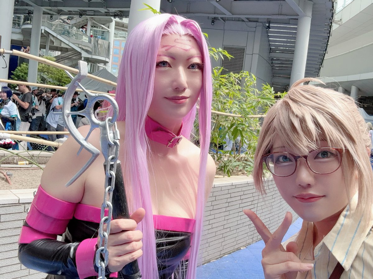 mimura3636_cos's tweet photo. コスサミお疲れ様でした！！
1日目のツーショたち
※ご本人のみ保存OKです！！

@Lemon_enagy @Erika_s_0417 @alt1600tale @naoto_kiyuu @__Kuro_cos @karuma3242 https://t.co/q7vHxA6KMR