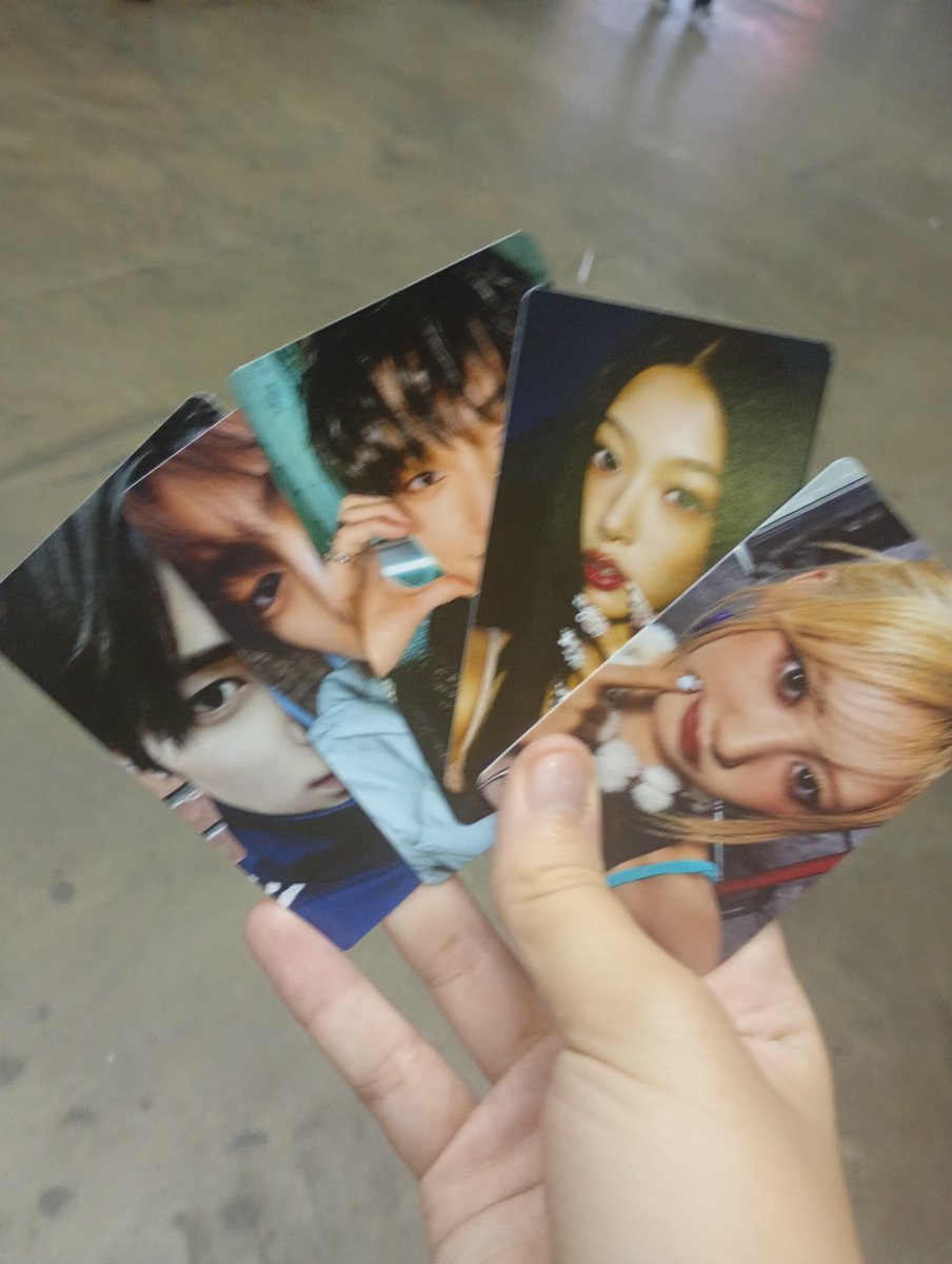 anashoyoo's tweet photo. to muito felizinha com meus photocards 😿

juhoon, keonho, dk, yoonchae e rami vcs sao meus bbzudos novos vou levar voces pra tudo https://t.co/FNo6kQjUWL