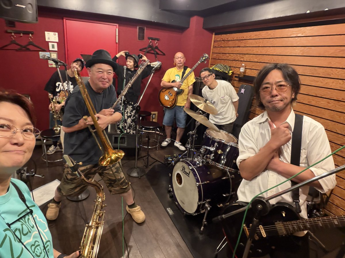 fukubake's tweet photo. 昨日はスタジオー！
8/16は新曲やりますよ😤
高円寺でお盆のラストを締めくくるのも良いのではないでしょーか🙌
是非是非ヨロシクお願いします🫡

＃チケット予約受付中 https://t.co/pAllL5QOnp